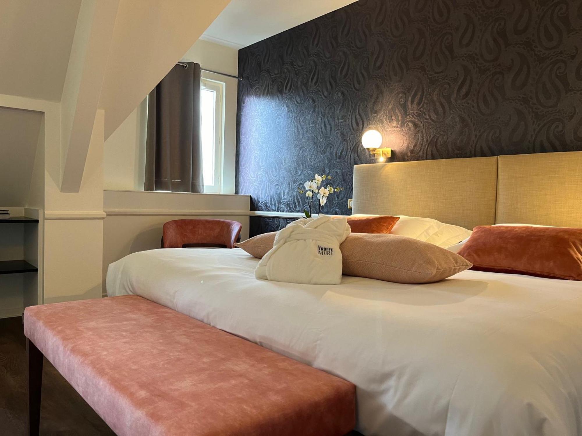 Hotel La Truffe Noire บรีฟ-ลา-เกยยาร์ด ภายนอก รูปภาพ