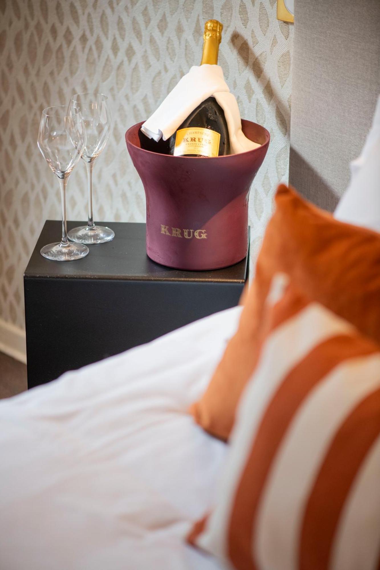 Hotel La Truffe Noire บรีฟ-ลา-เกยยาร์ด ภายนอก รูปภาพ